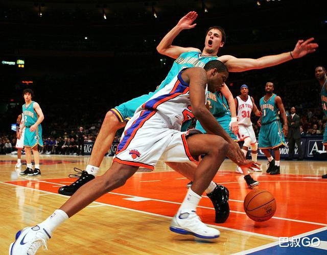 「特雷沃·阿里扎」奇迹！选秀时被30队嫌弃，他加盟湖人走向巅峰，还成为火箭老大