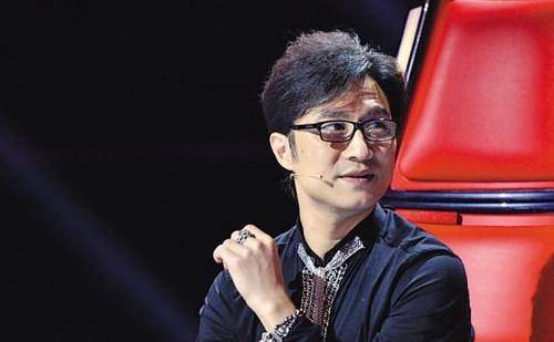 汪峰▲汪峰晒家庭乐曝光头顶发量稀少，半岁儿子首露正面鼻子高挺肉嘟嘟