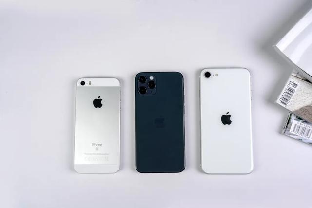iphone12：iPhone 12上手！小屏版手感极佳，乔布斯时代最经典的设计回归