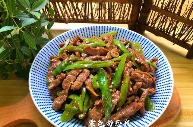 牛肉|这两种食材是绝配，简单一炒，香辣美味又下饭，女儿直呼太好吃