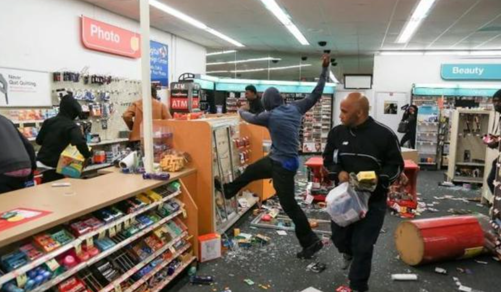 『美国』截至6月1日14时,美国开始乱了,比起疫情更可怕的终于出现......