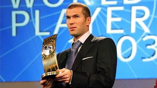 「梅西」三次获得世界足球先生有多难？梅西和C罗之外，只有这两位大神！