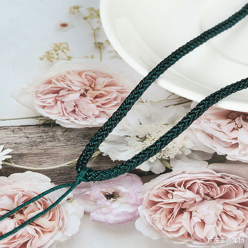 苏富比|翡翠越贵,挂绳越暗是什么道理?千万别踩到雷区!