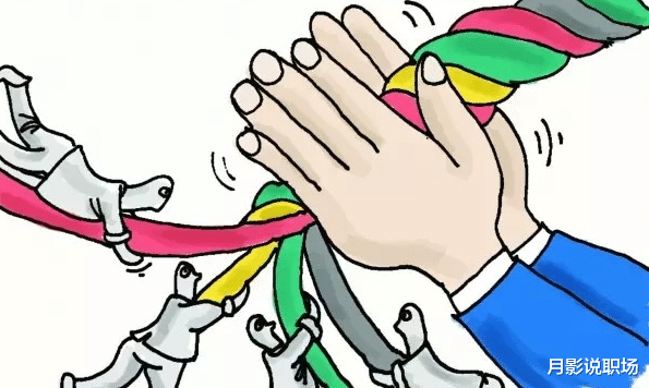 『』领导的这些行为,表面是重用其实是在坑你,不要再犯傻了!