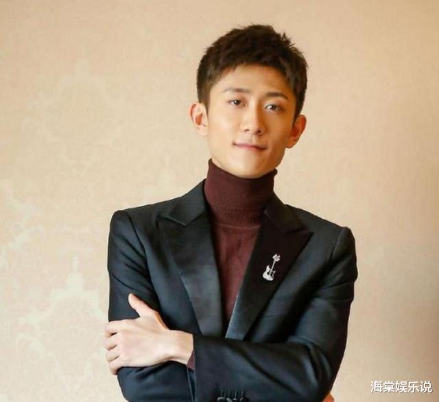 张一山|宋妍霏单方面宣布分手后，张一山40分钟内上线5次，舆论骂声一片
