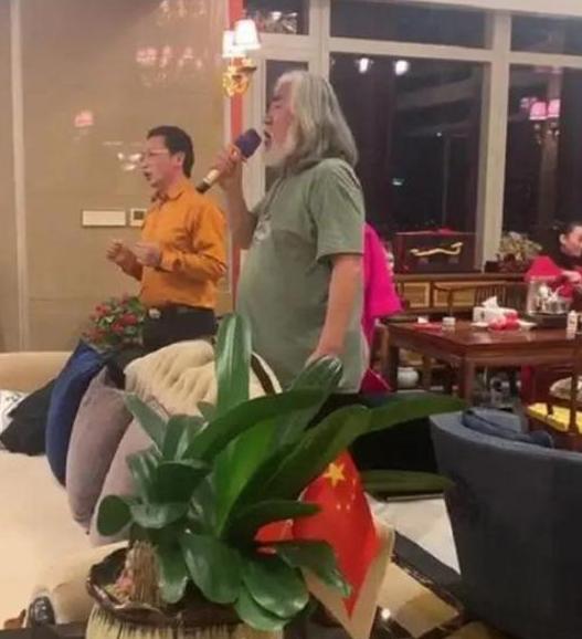 【】带你参观张纪中的豪宅，68岁生活还很年轻，装修豪华像个度假村