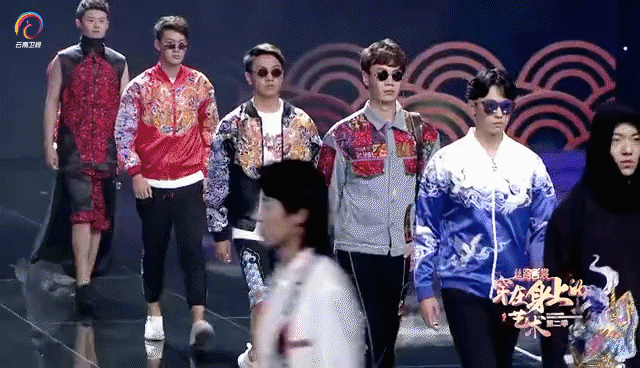 云视网 时尚先生采撷民族精粹点亮中国风！云南卫视《丝路云裳·穿在身上的艺术》今晚21: 20炫美播出！