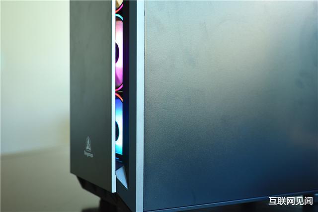 键盘|将快充融入机箱，省去快充头，充电环保且不失效率