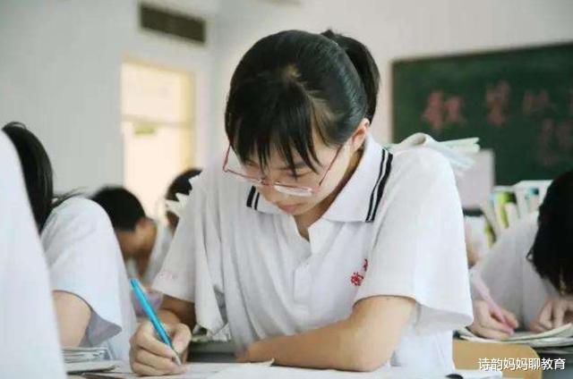 女孩|当年高考故意考0分,试卷写满对高考不满的女孩,现状如何?