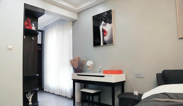 |146㎡四居室装修，玄关砌阳台、沙发不靠墙，第一眼就爱上了