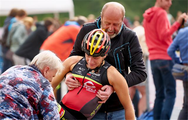 臆说古史|获得世界冠军后，40岁的她选择安乐死：人生残酷，纵情活过就好