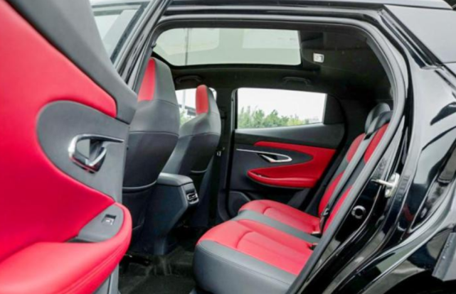 【长安汽车】还有1个月就上市！长安“黑豹”比皓影还帅，逼格不输50万宝马