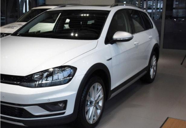高尔夫：起步就配1.8T自动，纯进口高尔夫“清仓价”了，油耗6.8L颜值还高