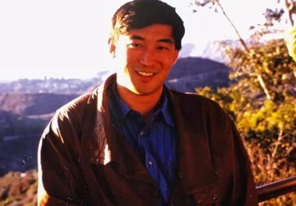 物理▲17岁考上北大，34岁却跳楼身亡，美国名校主动为他降半旗！