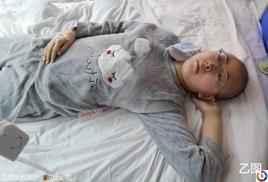 「哈尔滨」女孩要去医院化疗,临行前要和姥姥道别:我怕下次见不到姥姥了