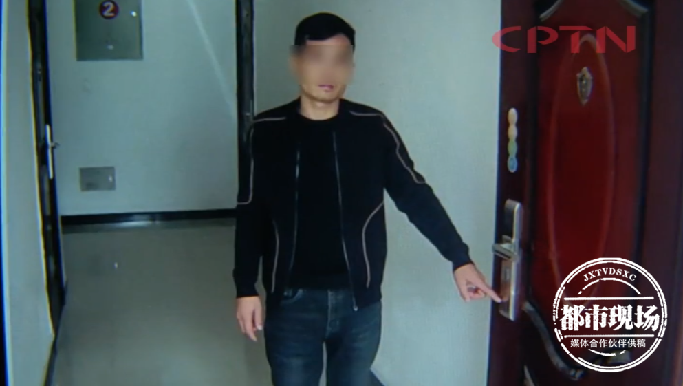 半岛晨报|真的发生了！女友熟睡时，男友把手机拿到她面前