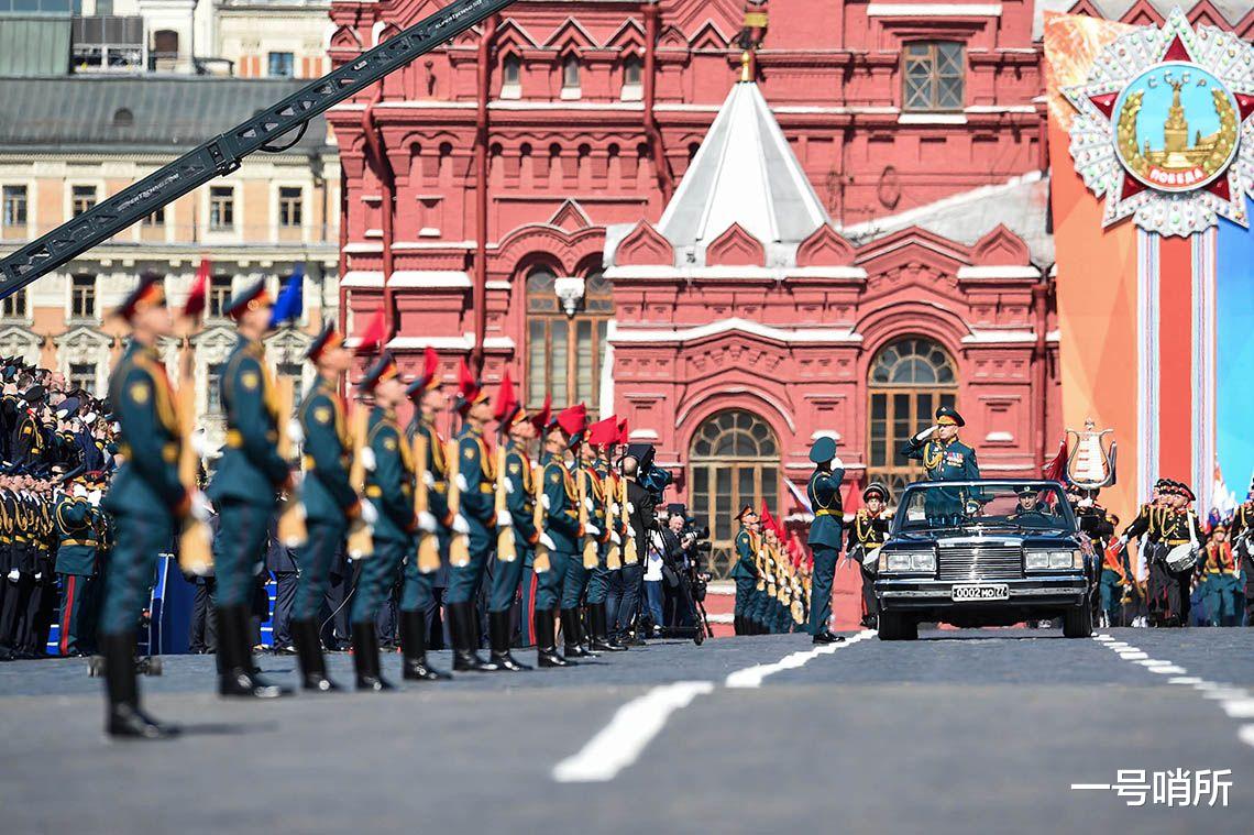 「红场大阅兵」最帅天团亮相红场阅兵，为何总唱喀秋莎？背后的原因令人动容