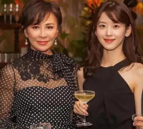 #刘嘉玲#当刘嘉玲撞上奶茶妹妹，靠自己和靠男人的差距太明显了