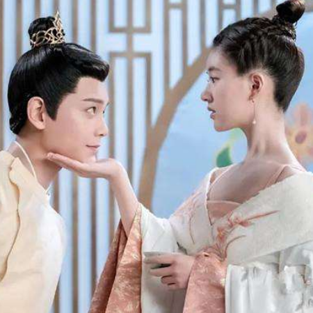 赵露思|同是合照,赵露思与肖战李宏毅像兄弟,遇上丁禹兮画风就变了