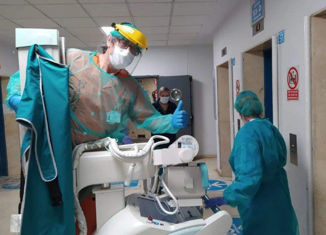 特朗普■项目全面停止!和中国握了一下手,于是美国把自己手臂给砍了?