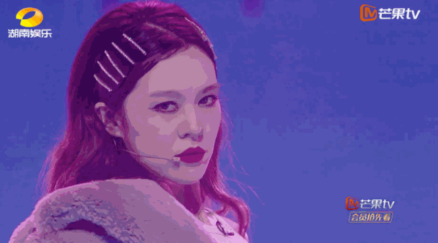穿衣搭配|从《快乐女生》到影视剧主题曲女王，零绯闻无炒作的她，默默地唱了10年