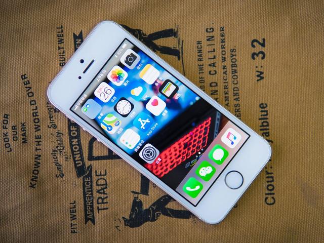 「蒂姆·库克」iPhoneSE低至2399！库克彻底不给国产机“活路”了，怎么办？