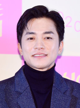 武侠剧▲万福金永敏50岁超童颜 夫妇的世界渣穿地心 与记者娇妻已结婚12年