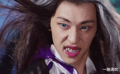 【邓伦】同样入魔黑化,肖战靠眼神,邓伦靠龇牙,伟霆靠邪笑,唯独他只需一个转身!