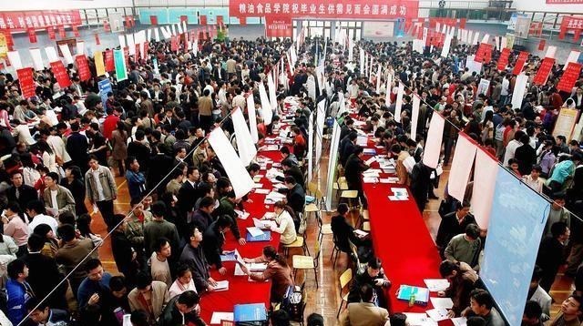 985大学|很多人不顾专业选择985大学就读，名校真的比专业重要吗