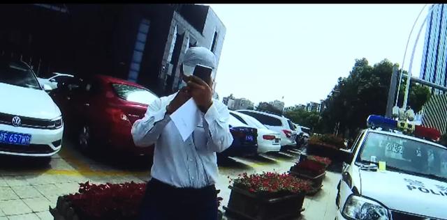 服务业|浙江嘉兴：没戴头盔被罚20元，男子竟将交警支队告上法庭……