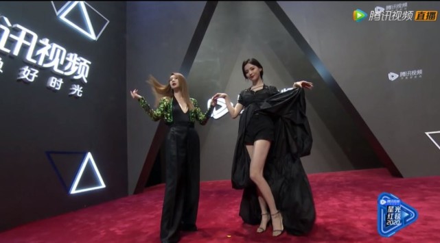 唐嫣|红毯竞艳，唐嫣复出肢体语言僵硬，乔欣跟张嘉倪的礼服一言难尽