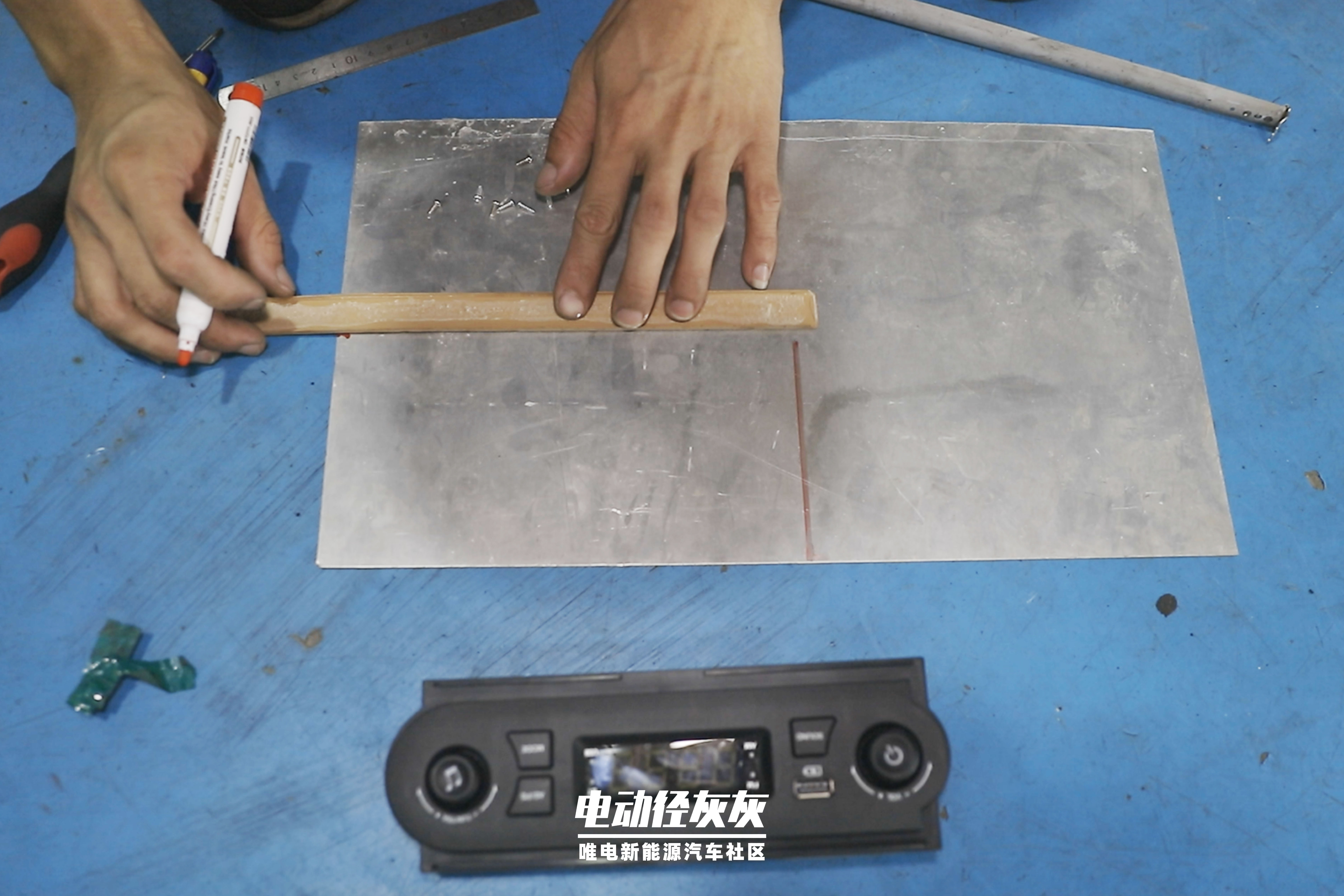 奥迪Q7|五菱宏光用比亚迪唐DM的中控大屏?它还真能旋转