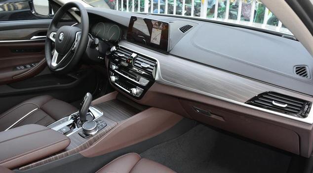 「奔驰E级」奔驰E级和宝马5系差距有多大？内行人：开起来就知道天差地别