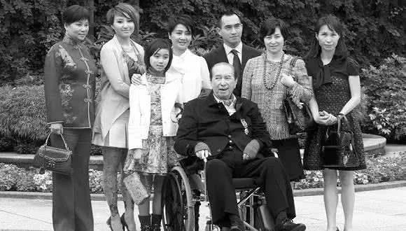 『历史揭秘』为什么可以同时的娶四个老婆？何鸿燊：并不是因为钱，是清朝给的特权