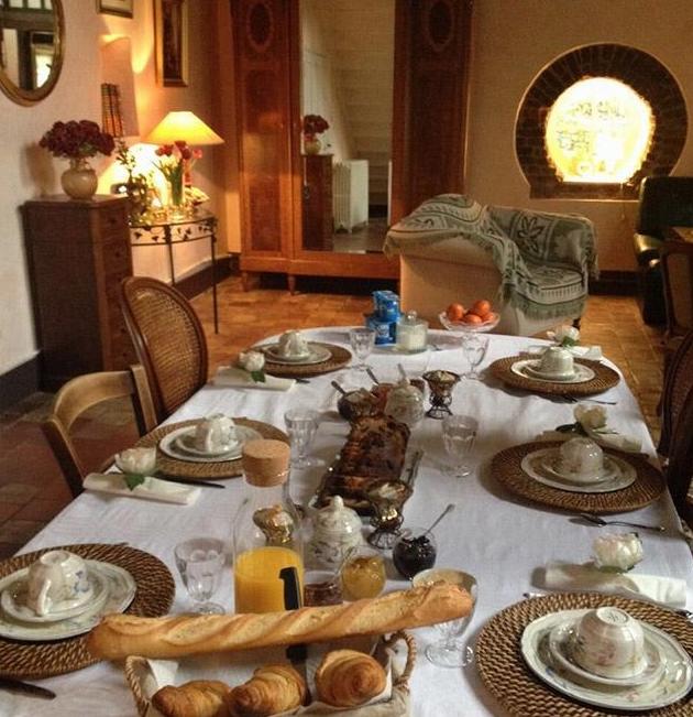 ▲参观袁立住的豪宅,从外面看像农家小房子,走进去感觉穿越回古代