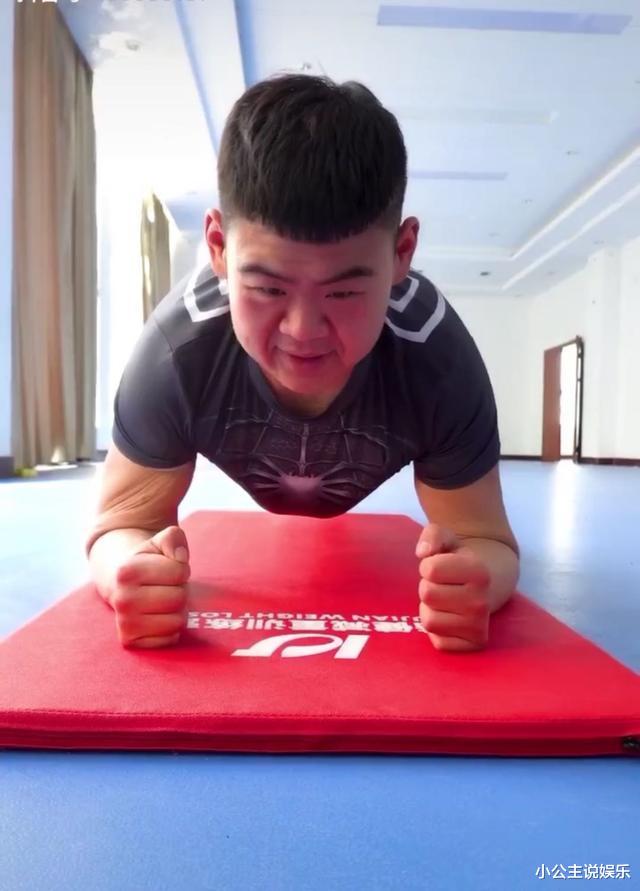 医生|励志！他是中国第一胖，为减肥切胃，并开始锻炼为爱减重400斤