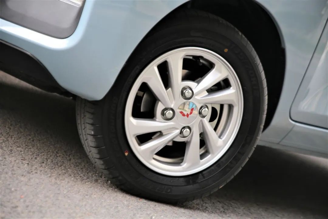 五菱宏光|预售1周订单破万!这台起售价不到3万的国民神车,原来真的很好开