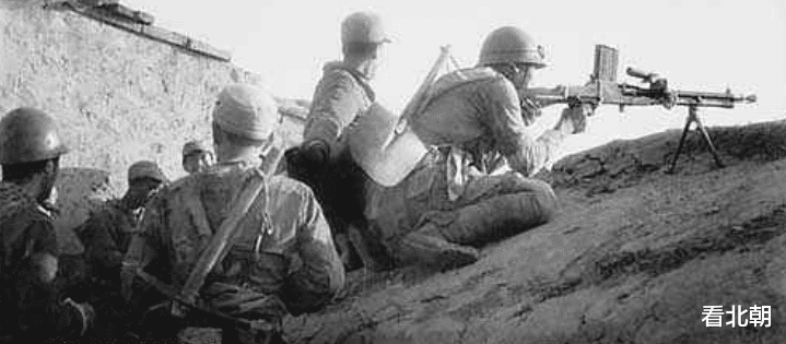 『刘伯承』国军迟迟不进伏击圈,刘伯承下令枪毙一批特务,敌师长随后就上钩