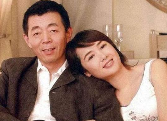 顾长卫|深夜，顾长卫密会女郎，把车开进小胡同后，开启减震器停留1小时