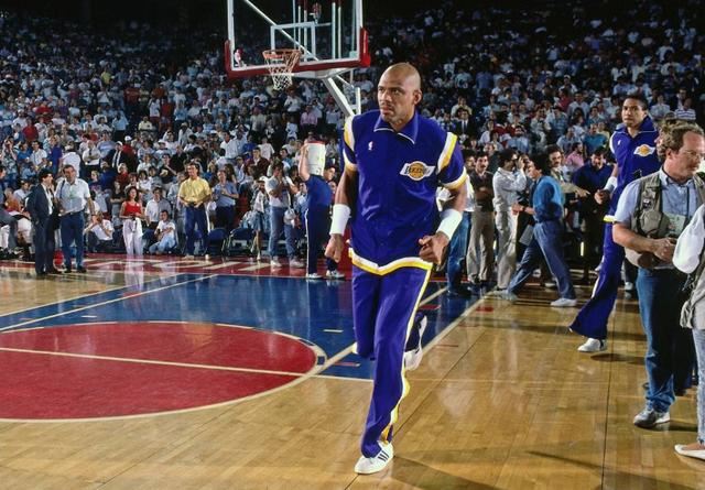 勒布朗·詹姆斯|35岁入选一阵有多难？NBA历史仅4人，看到他詹姆斯也要绝望