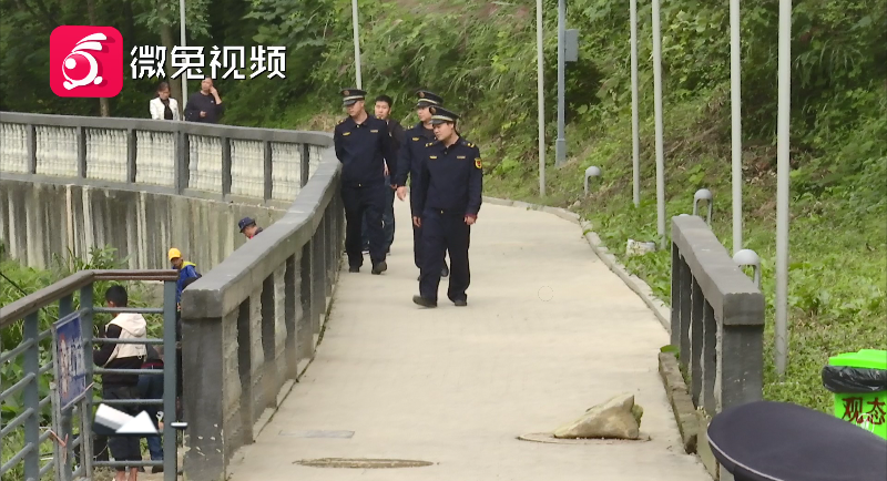观山湖|屡禁不止！贵阳一湿地公园内现40余名垂钓者，市民：影响的是生态环境！