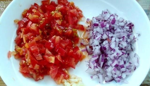 鸡蛋：夏天给孩子做它吃，钙是鸡蛋3倍，铁是猪肝5倍，孩子吃了长高个