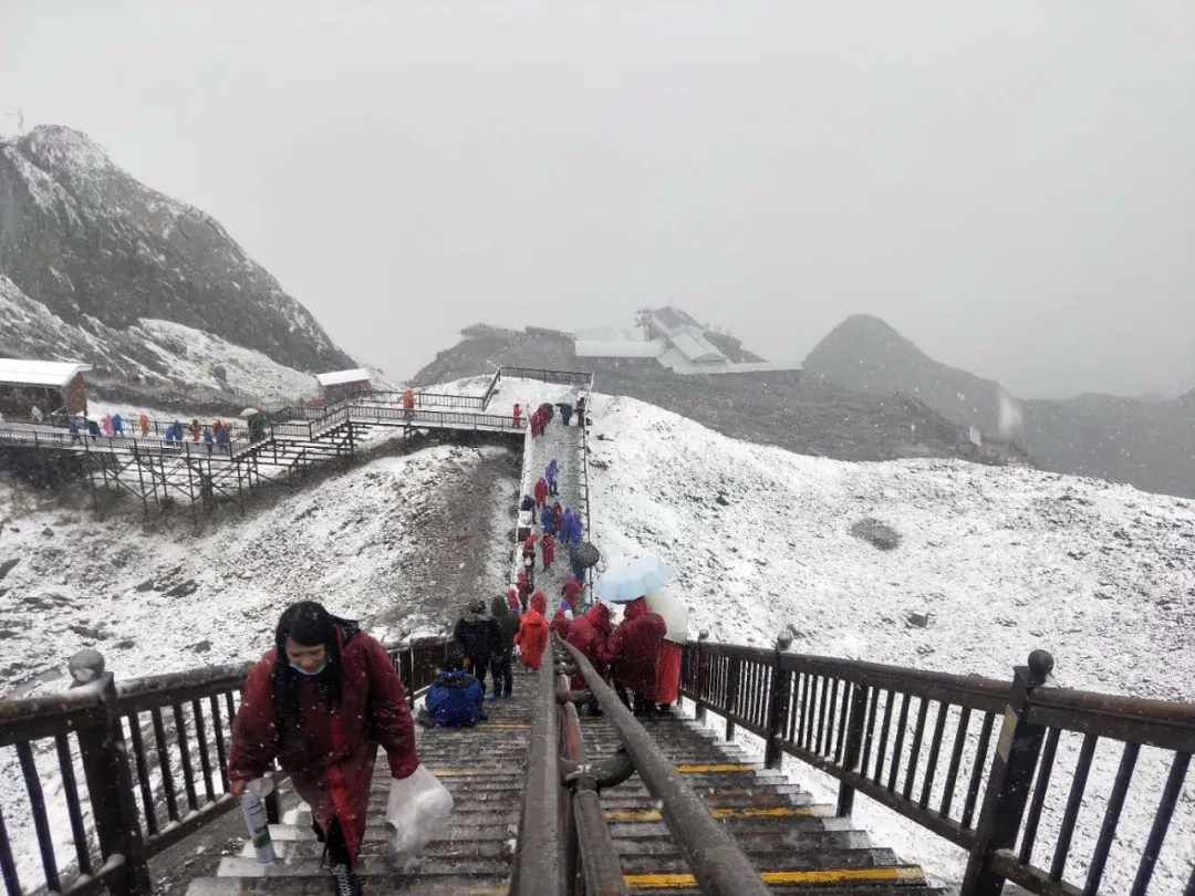 玉龙雪山|下过雪的玉龙雪山，美出天际