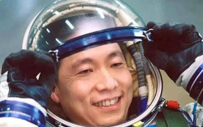 杨利伟|杨利伟在太空听到的敲窗声是什么？真相揭开后，庆幸回来得早