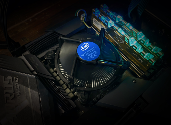 |【有趣】第42期：英特尔的原装散热器是个什么鬼？散热能力实测