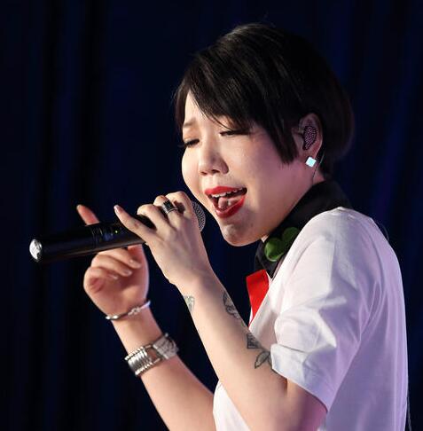 娱乐圈|代言费从1.3亿降到小县城商演，火了连8年都没有，她到底得罪了谁？