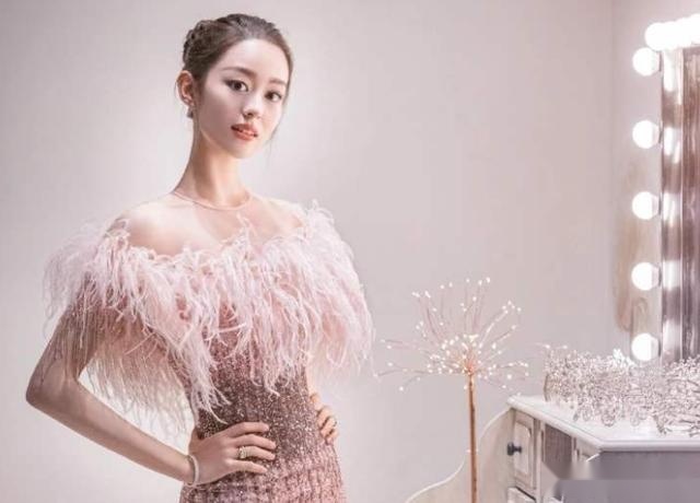 吉娜·爱丽丝|郎朗官宣吉娜怀孕! 两人音乐会上一见钟情，巴黎凡尔赛宫举办婚礼