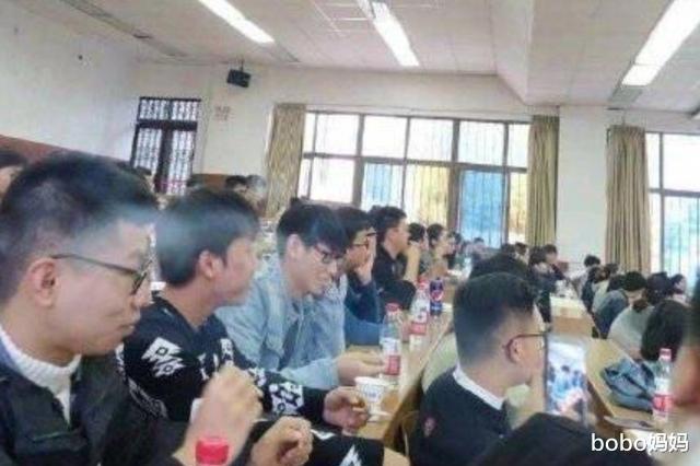 大学|大学里“最冷门”的专业，学生课堂上抽烟，网友：“太社会”了