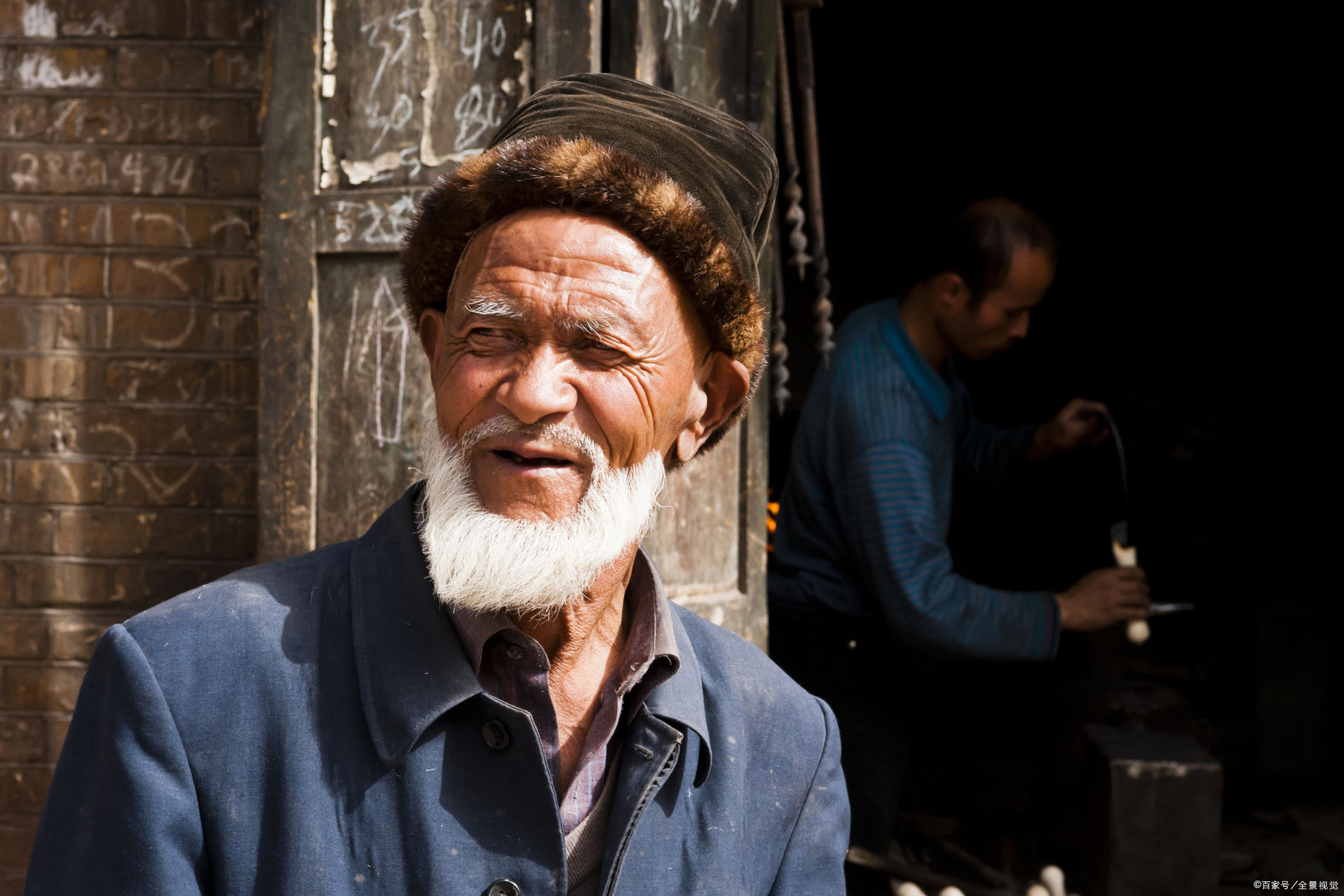 『新疆维吾尔自治区』在线等!考上新疆公务员,工资12000,要不要去?