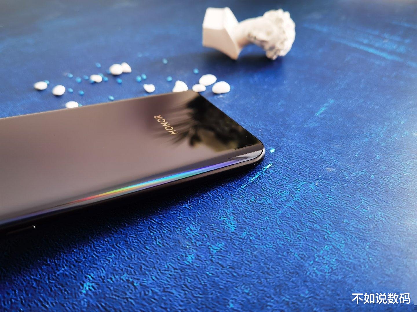 华为荣耀|荣耀最后的4G手机，虽然价格不高，但是性价比同级无敌！